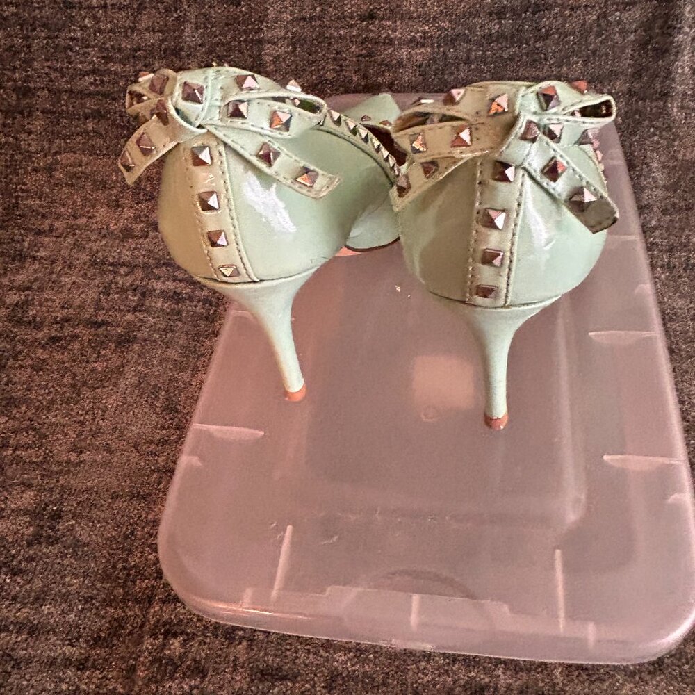Shoes - Picture 4 of 4